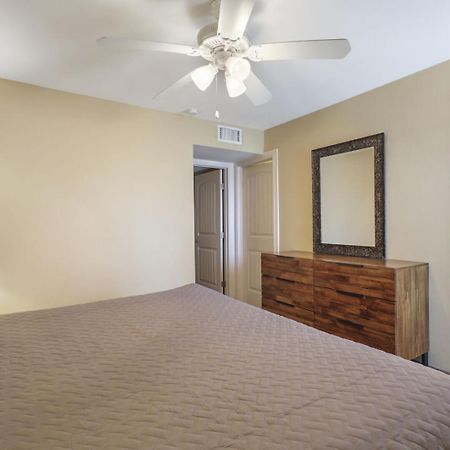 Ground Floor Beachfront Beauty! Steps To The Beach And Pool South Padre Island Cameră foto