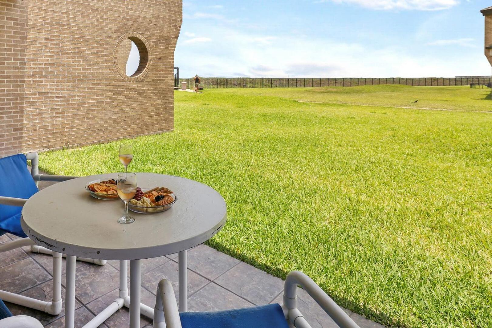 Ground Floor Beachfront Beauty! Steps To The Beach And Pool South Padre Island Cameră foto