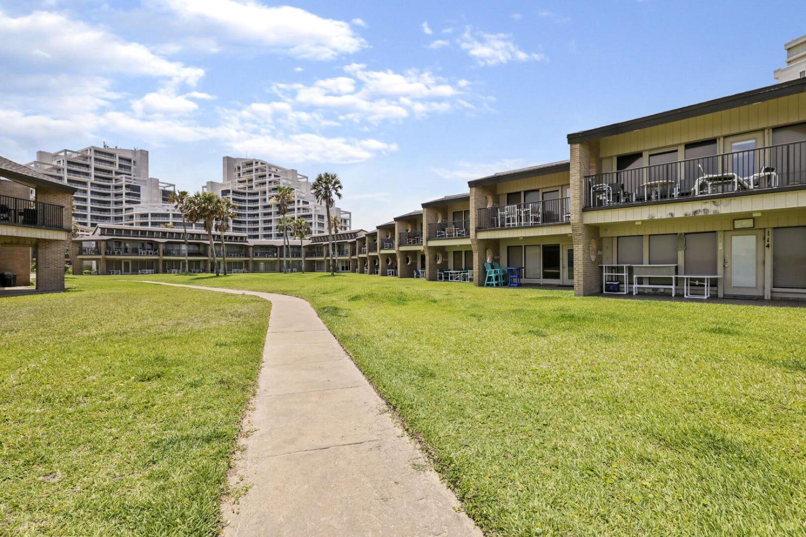 Ground Floor Beachfront Beauty! Steps To The Beach And Pool South Padre Island Cameră foto